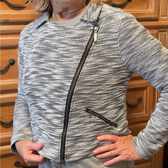 DEPT 222 Ladies Black and White Collared Zippered and Lined Jacket Preowned - Picture 5 of 15